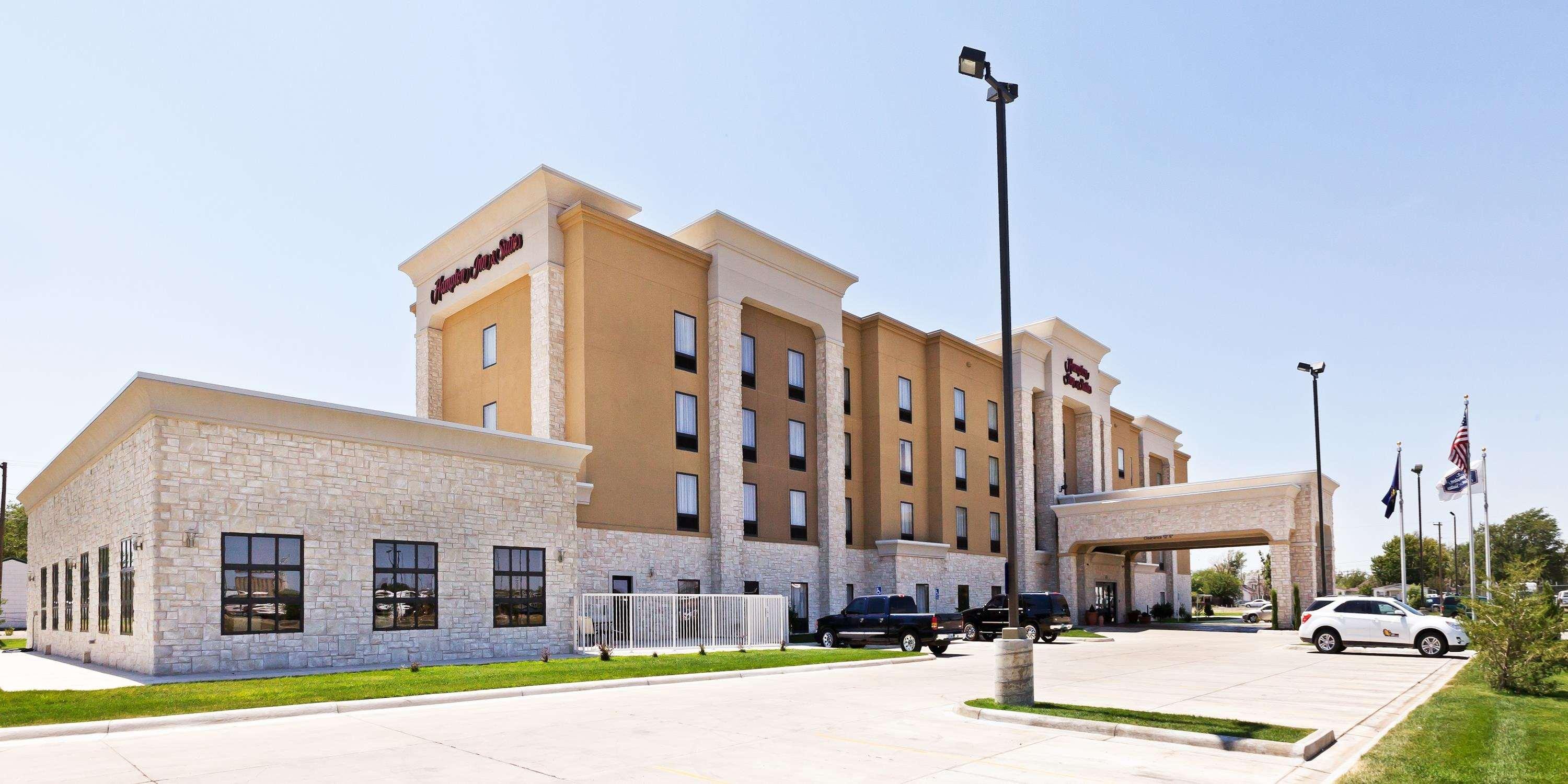Hampton Inn & Suites Либерал Екстериор снимка