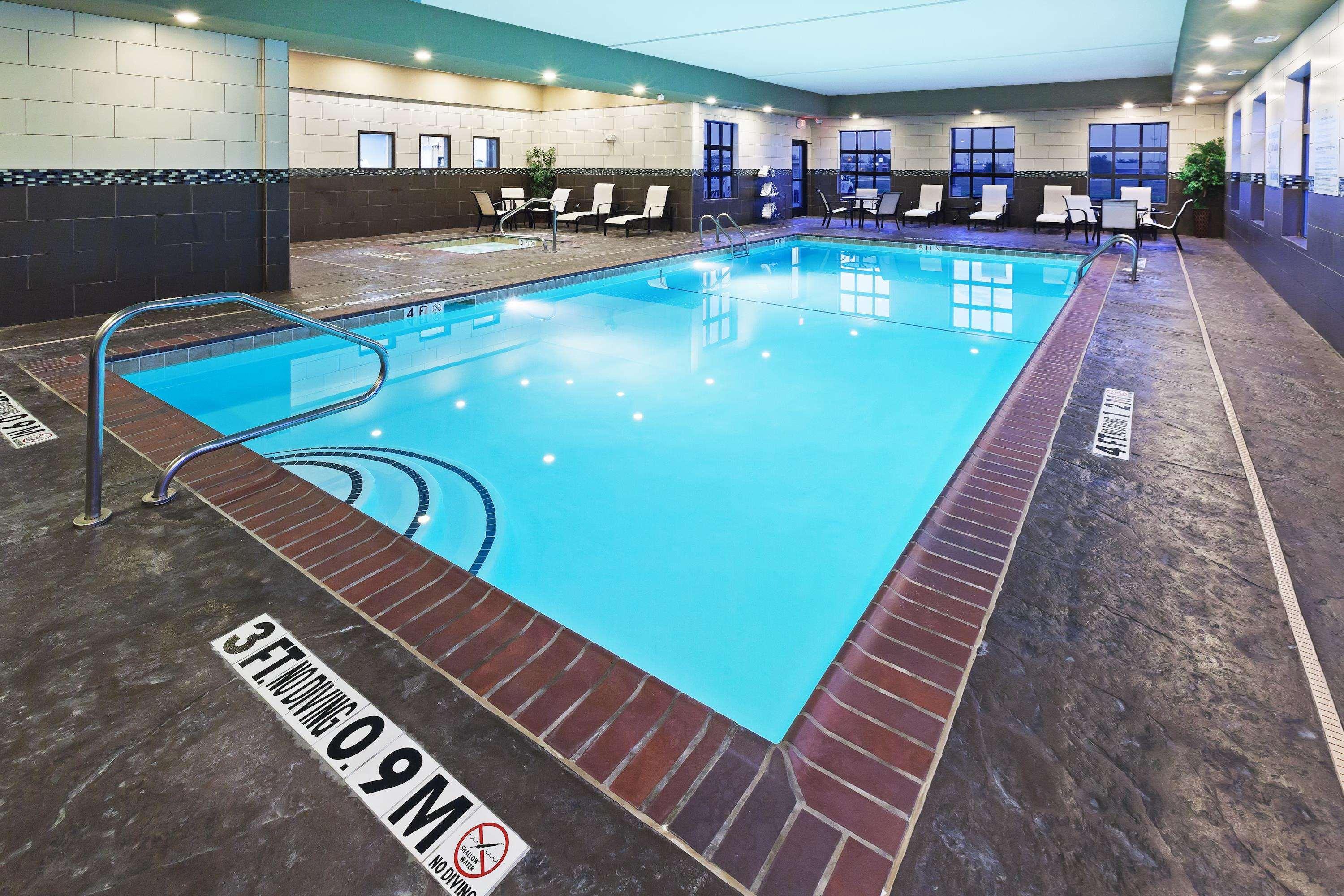 Hampton Inn & Suites Либерал Екстериор снимка