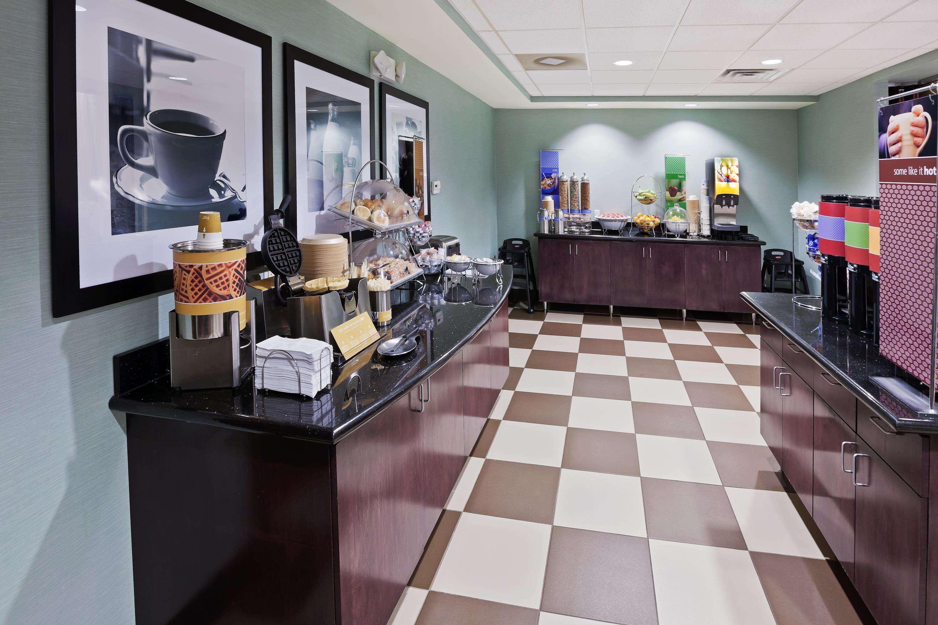 Hampton Inn & Suites Либерал Екстериор снимка