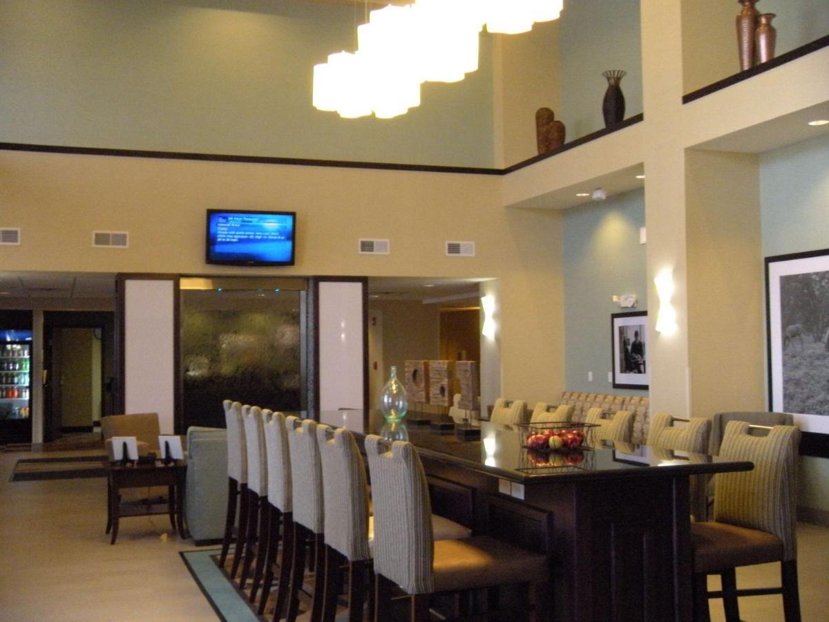 Hampton Inn & Suites Либерал Екстериор снимка