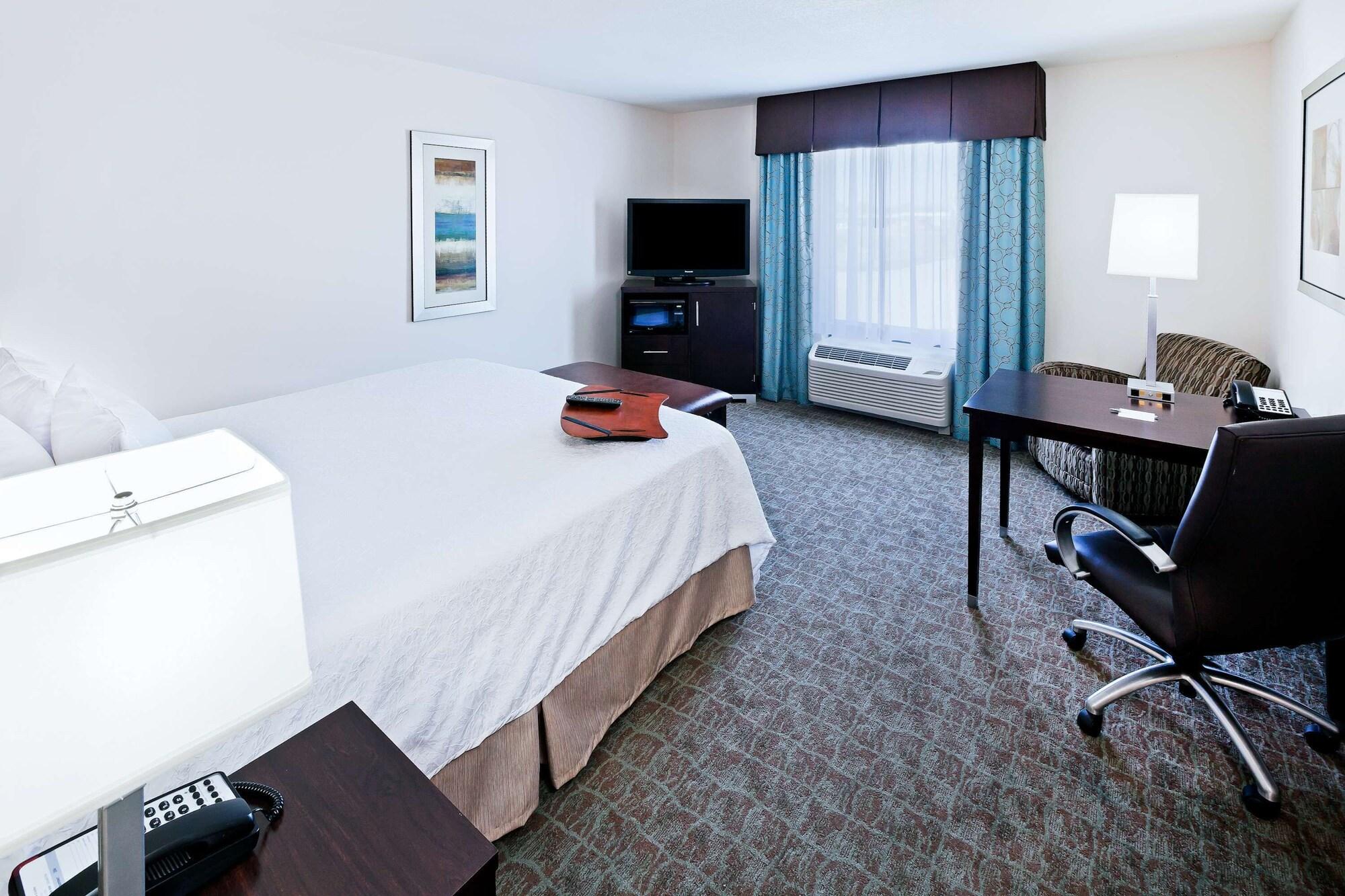 Hampton Inn & Suites Либерал Екстериор снимка