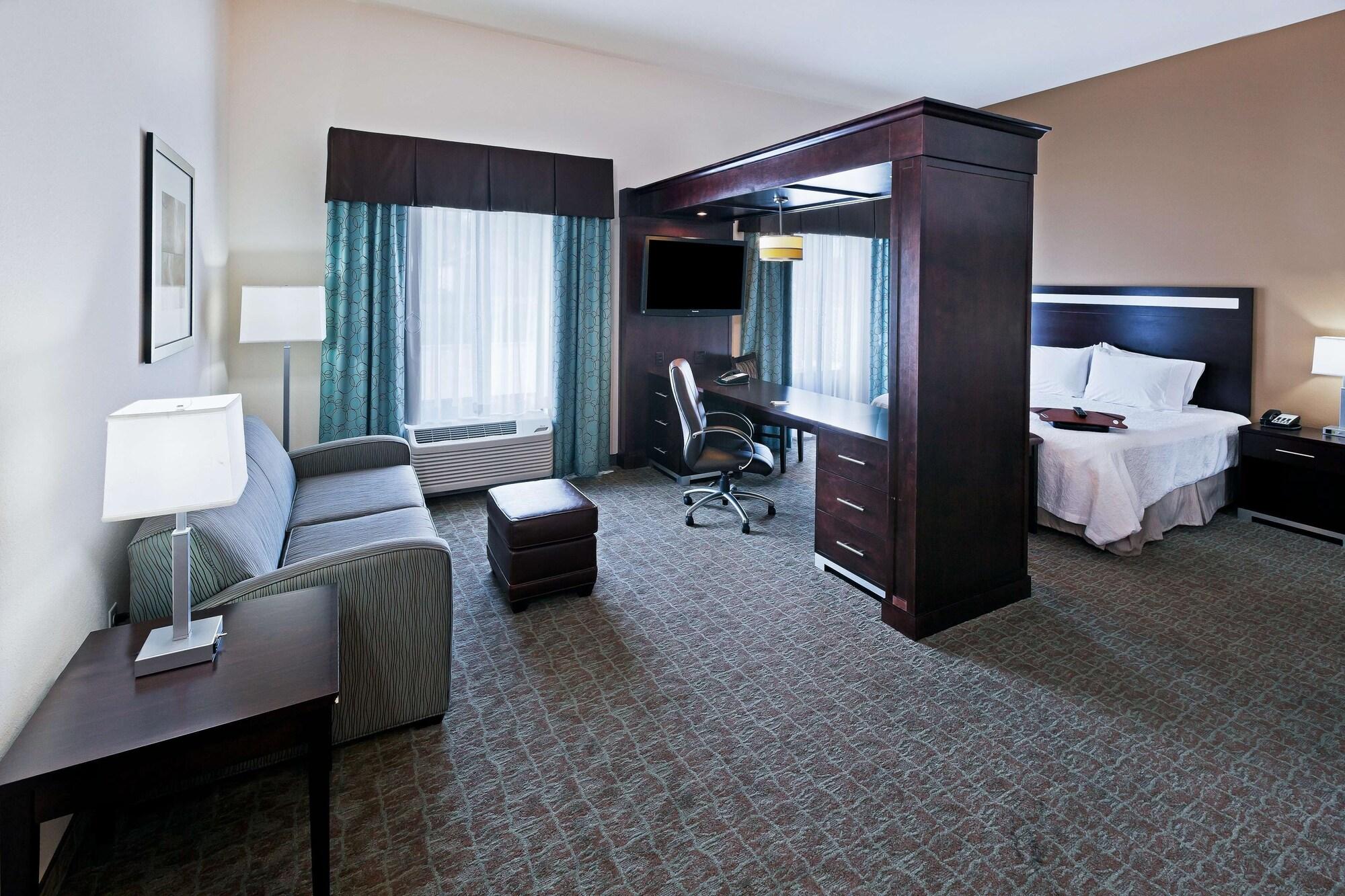 Hampton Inn & Suites Либерал Екстериор снимка